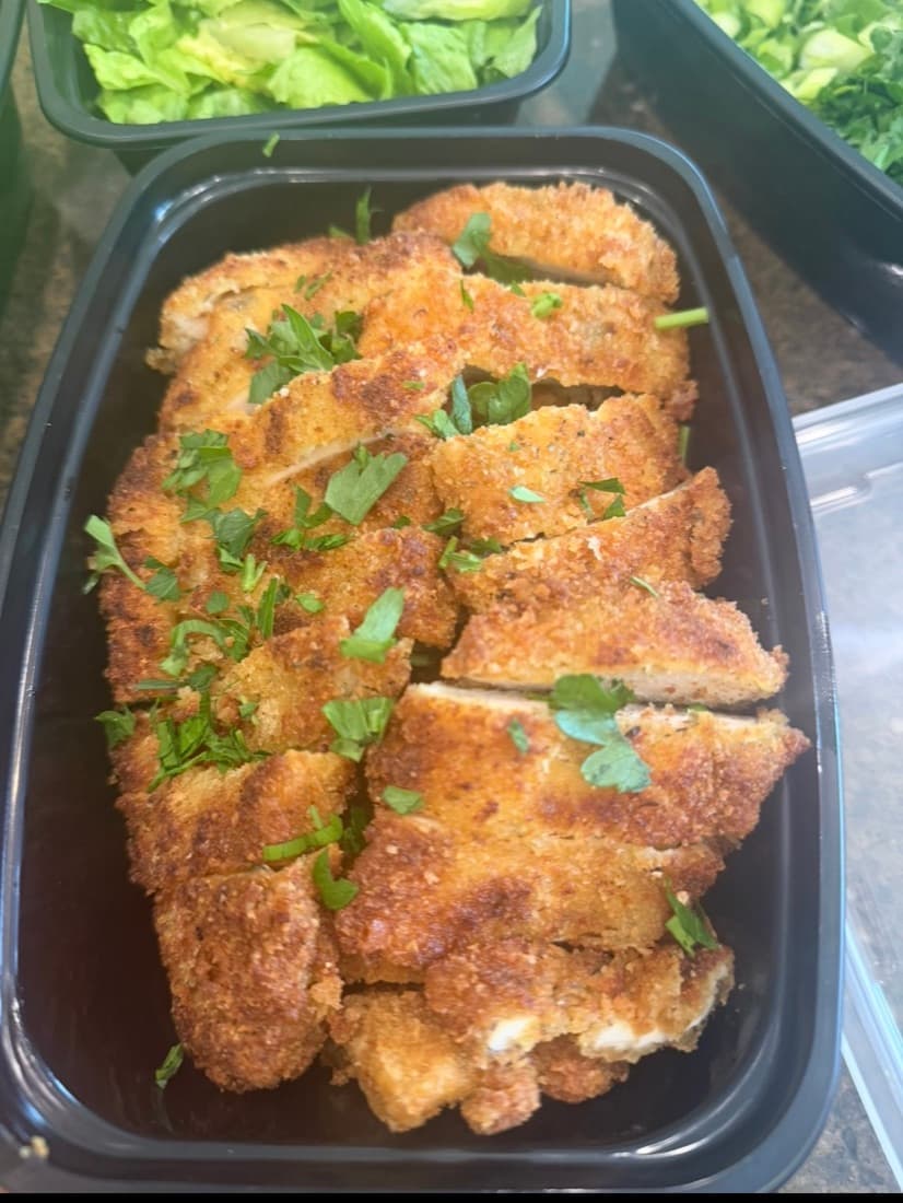 Crispy chicken with fresh herbs